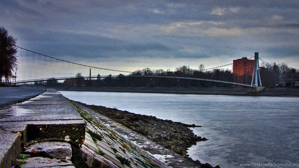 Rain River Footbridge Bank City Bridge Bridges High Quality ...