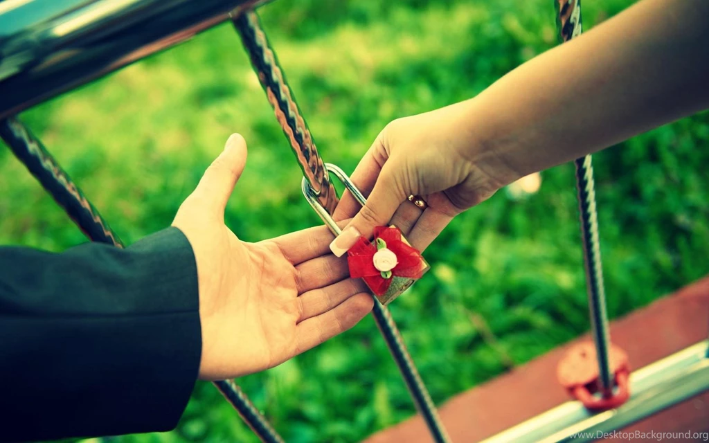 Love Couple Lock Together ForeverHD Wallpapertec