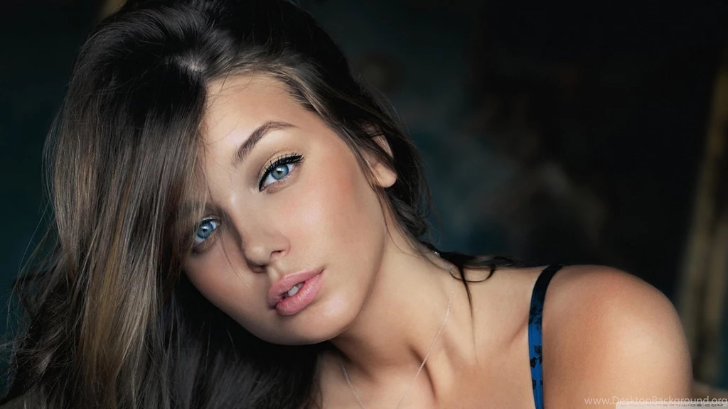 Brunette HD Wallpapers