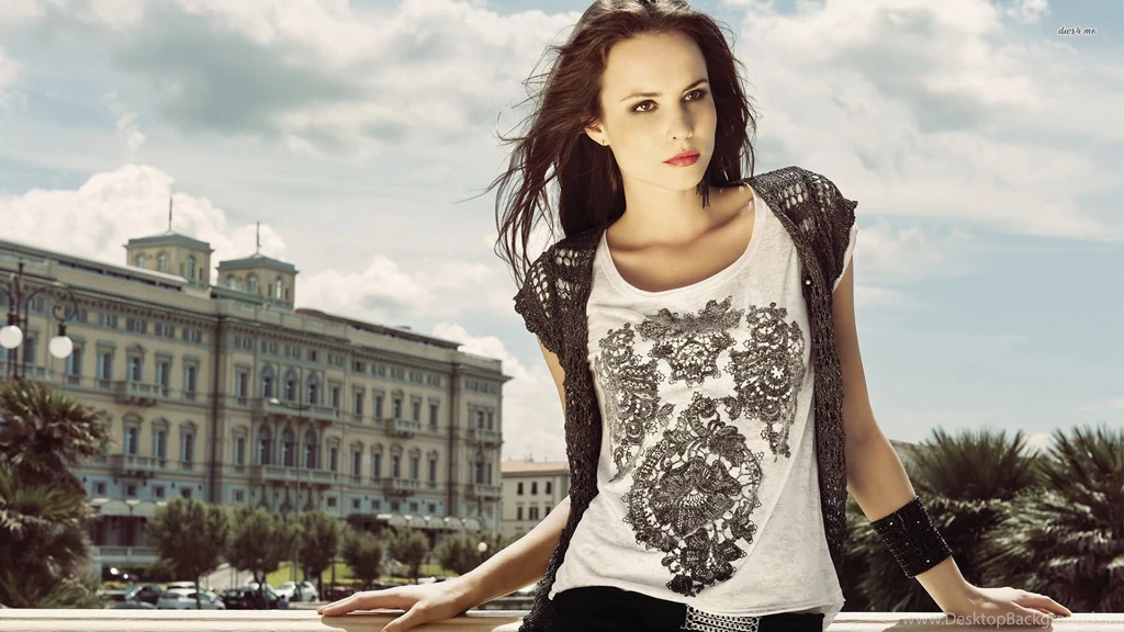 Cute Brunette Wallpapers Girl Wallpapers