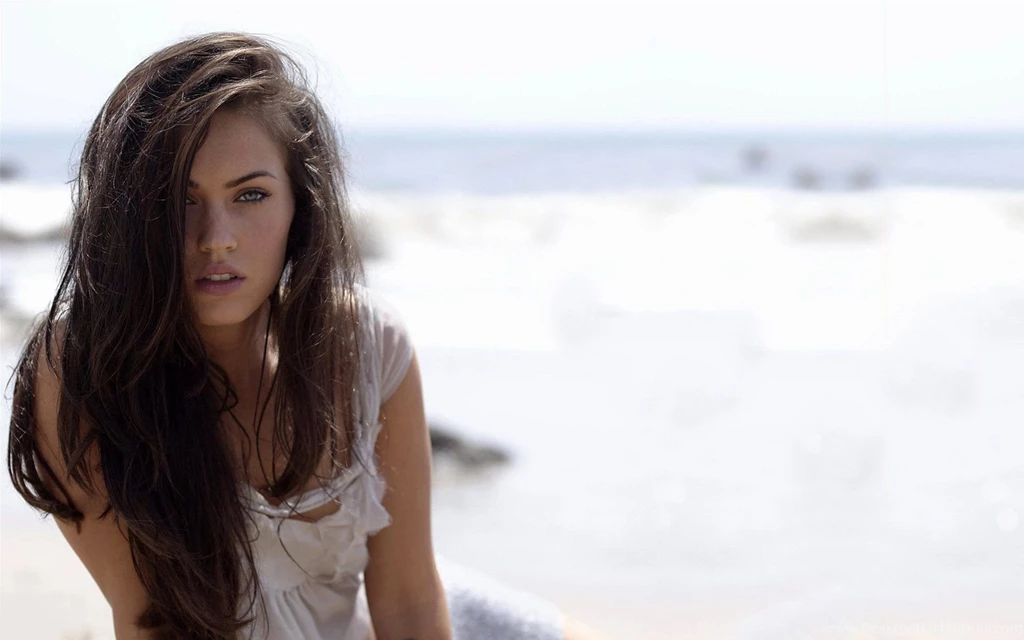 Exclusive Megan Fox Beach Photo HD Wallpapers 2014