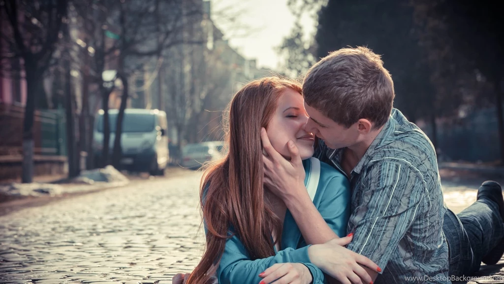 Love_kiss_wallpaper_hd_1080p_free_download 1.jpg