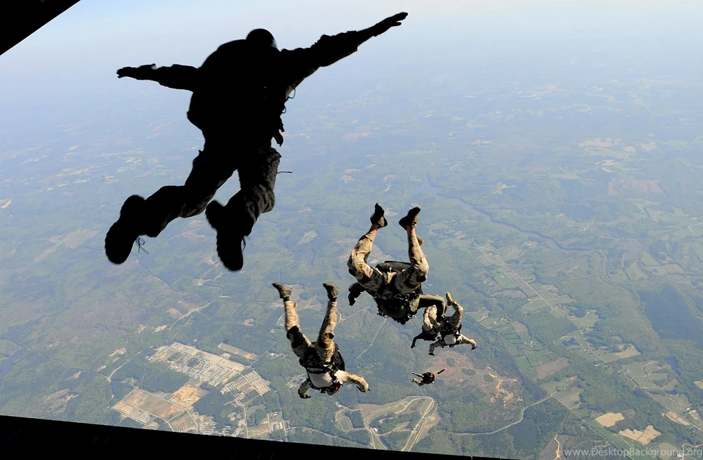 8 Skydiving HD Wallpapers