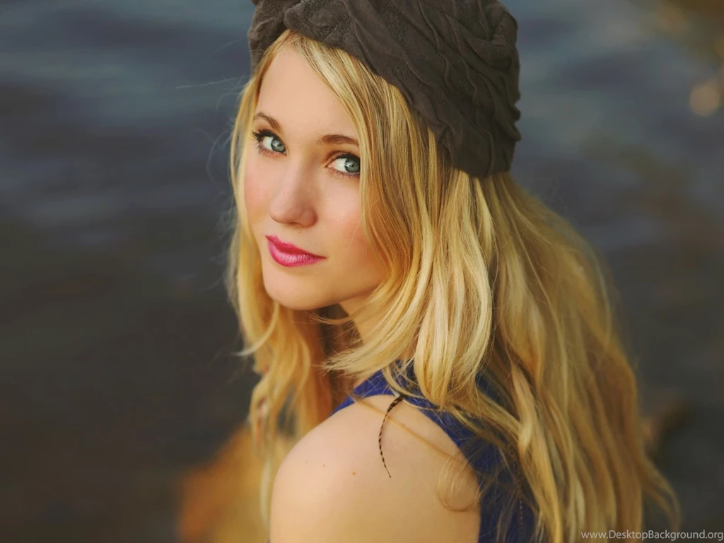 1600x1200 Blonde Girl Mattie Krall Wallpapers
