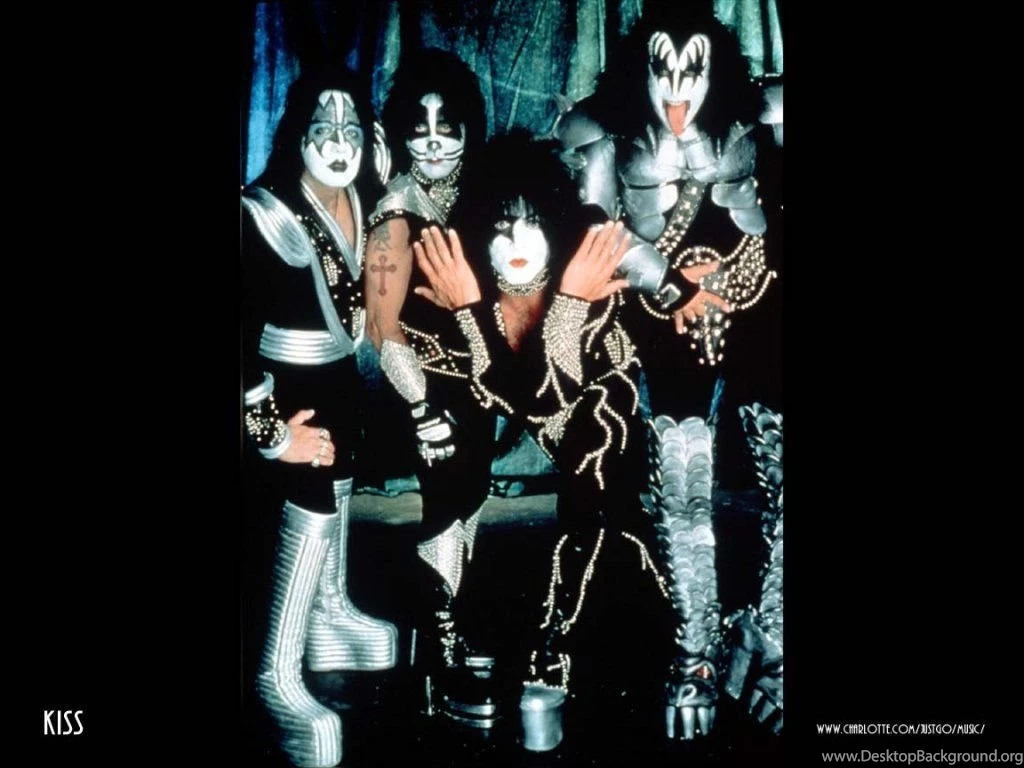 HD Desktop Wallpaper: Kiss Wallpapers