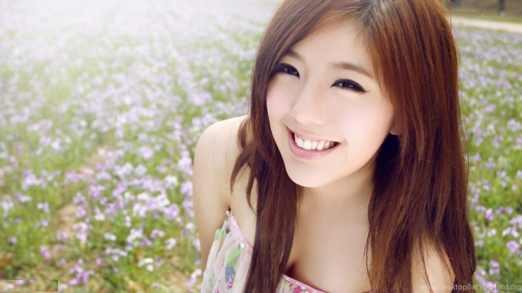 Download Wallpapers 2048x1152 Asian, Girl, Smile, Face HD HD Backgrounds