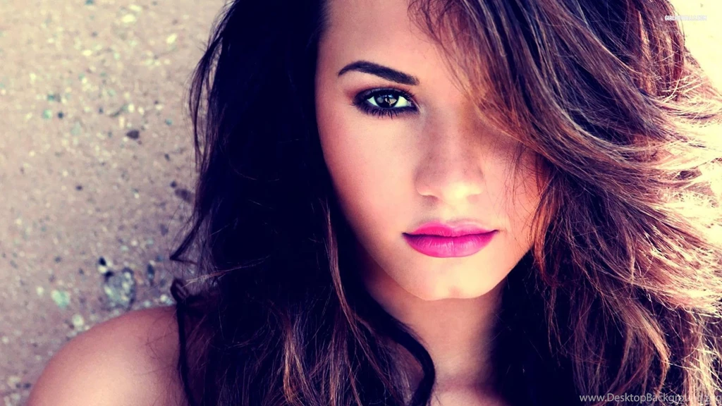 HQ Demi Lovato Wallpapers