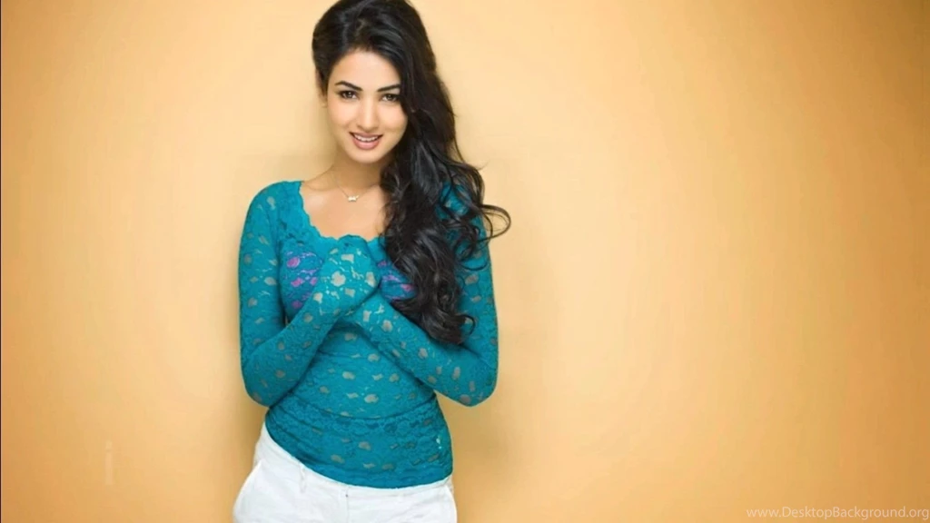 Sonal Chauhan Best Wallpapers Photos
