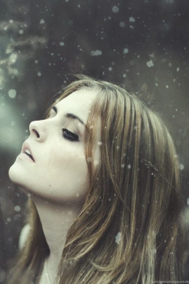 Snow Girls Wallpapers For iPhone 4