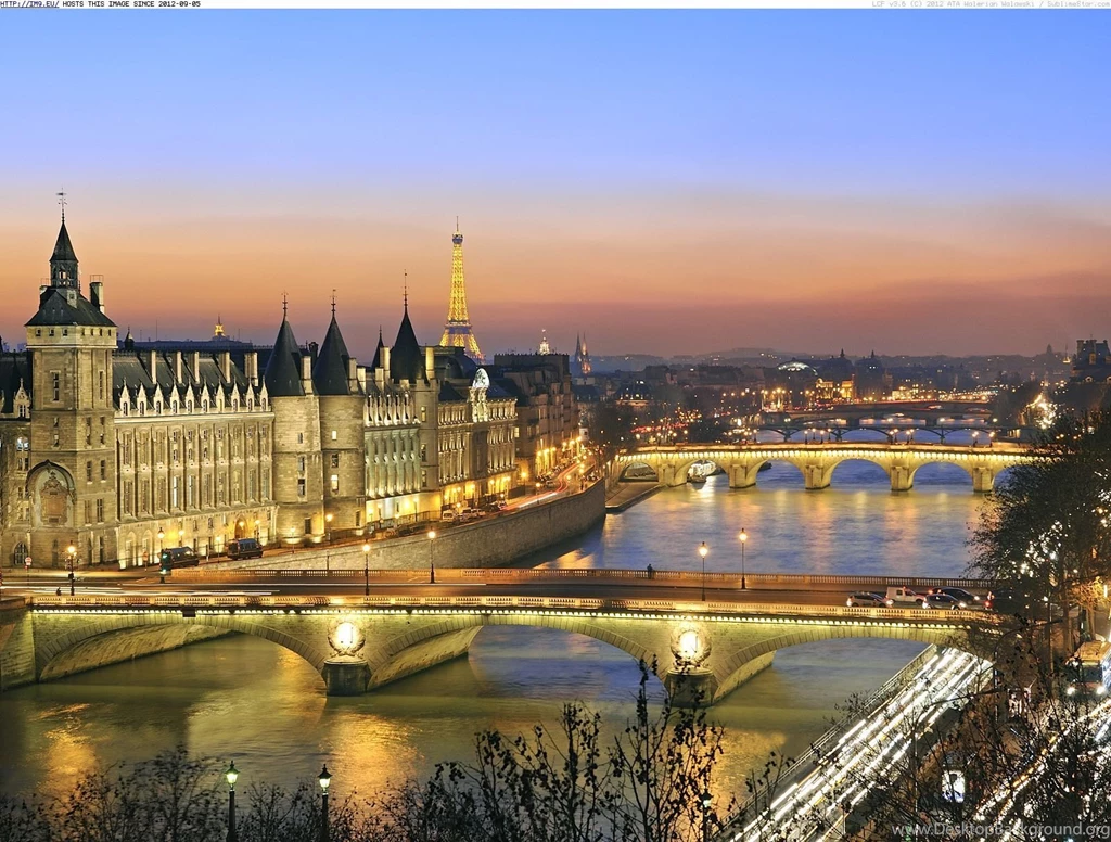 Paris On The Banks Of The Seine River, France Beautiful Photos ...
