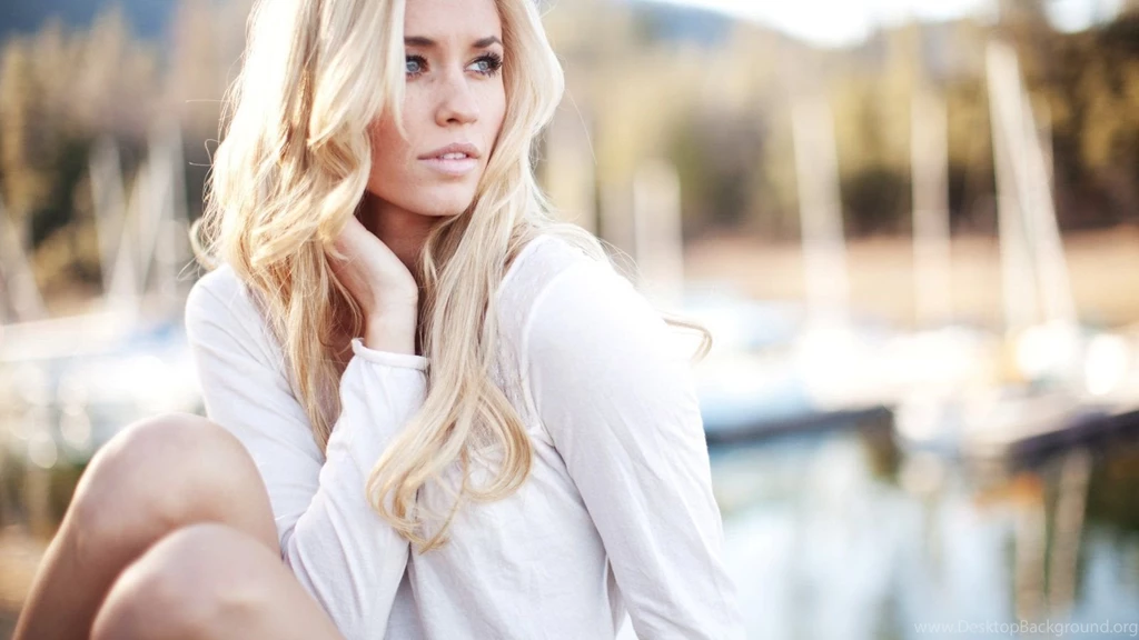 Blonde Girl With Long Hair 1600x900px