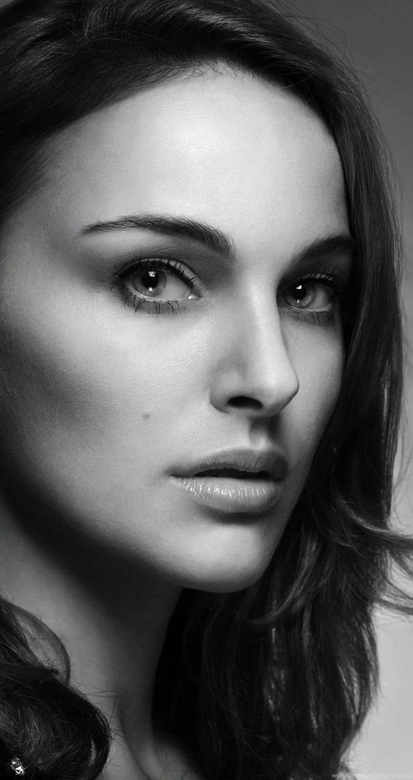 Download Natalie Portman In Black & White HD Wallpapers For iPhone ...