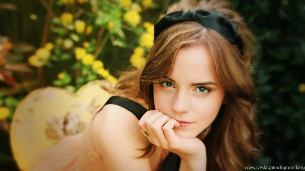 Beautiful and Sexy Girl HD Wallpaper Download Emma Watson.jpg