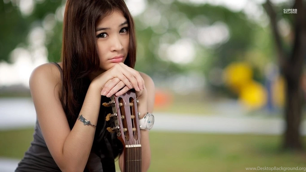 Sad Asian Girl With A Guitar Wallpapers Girl Wallpapers