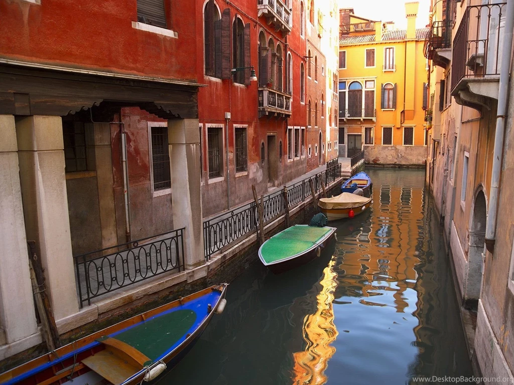 Colors_of_venice_wallpaper_italy_world_wallpaper_1600_1200_1932.jpg