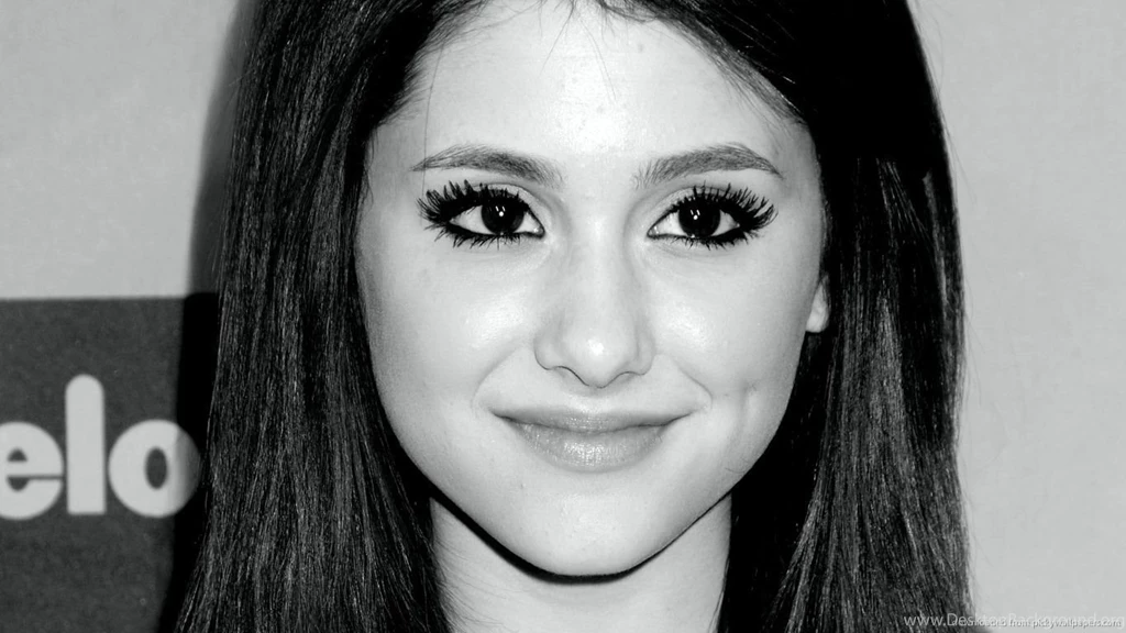 Download 1366x768 Ariana Grande With Black Hair Wallpapers