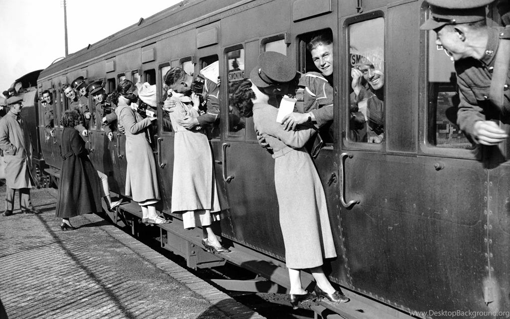 35 HD Black & White Widescreen Backgrounds