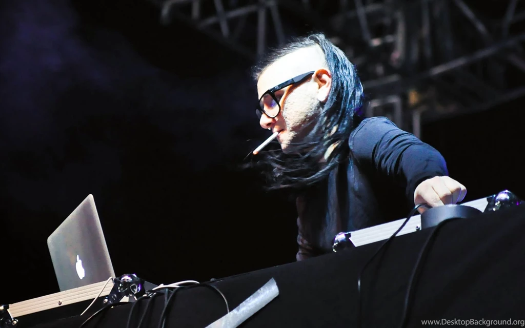 Skrillex Smoking A Cigarette While Performing Wallpapers And ...