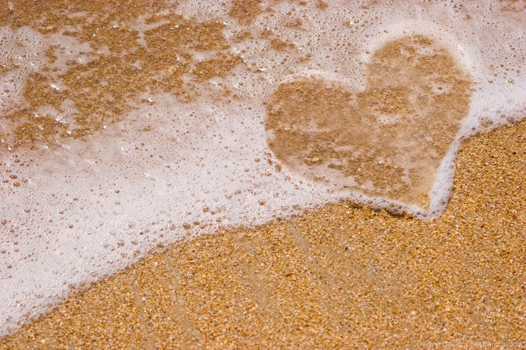 Heart Love Sand Wallpaper.
