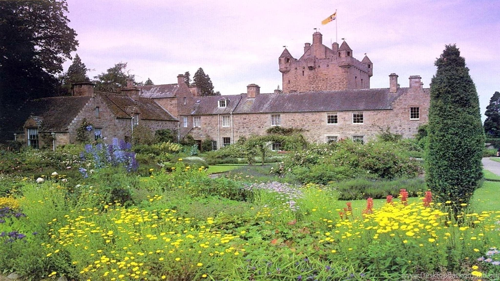 Cawdor Castle Highland Scotland Castle Free Desktop Backgrounds ...