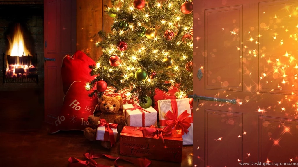 On New Year's Eve The New Year Tree And The Presents Wallpapers ...