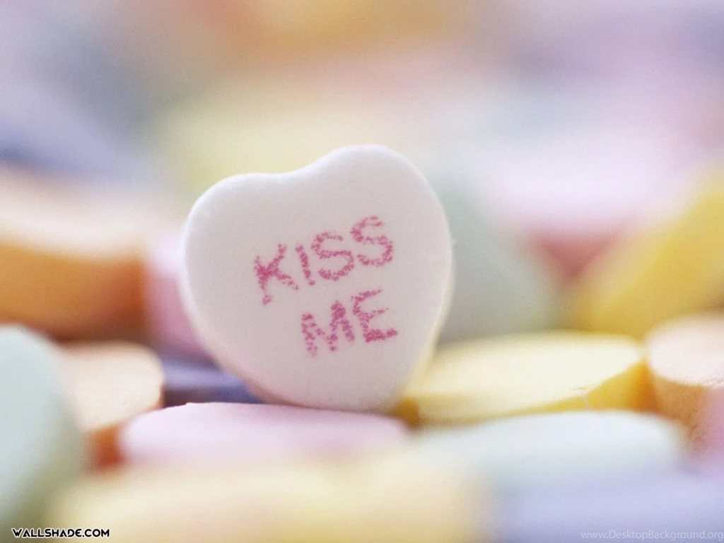 Free Kiss Me HD Desktop Wallpapers 14001050