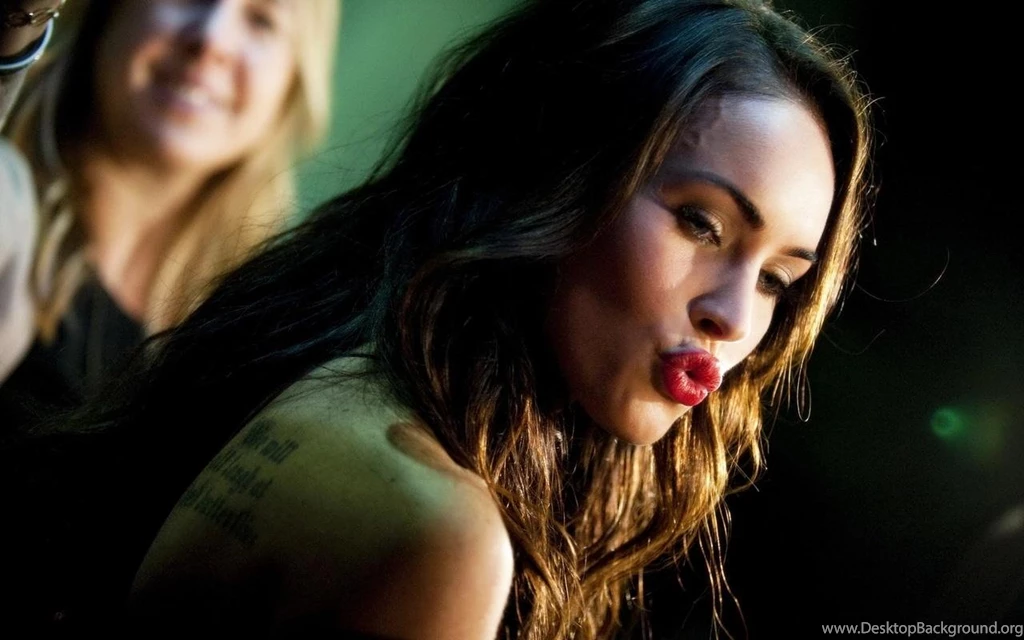 Megan Fox Kiss Desktop Wallpapers