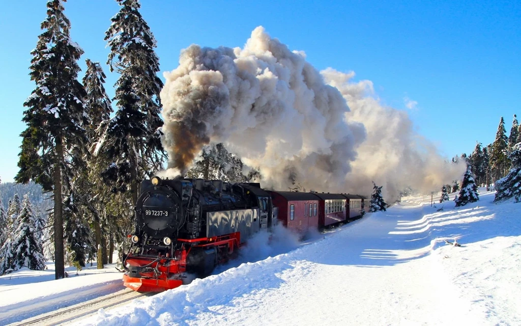 1680x1050 Winter Locomotive Wallpapers