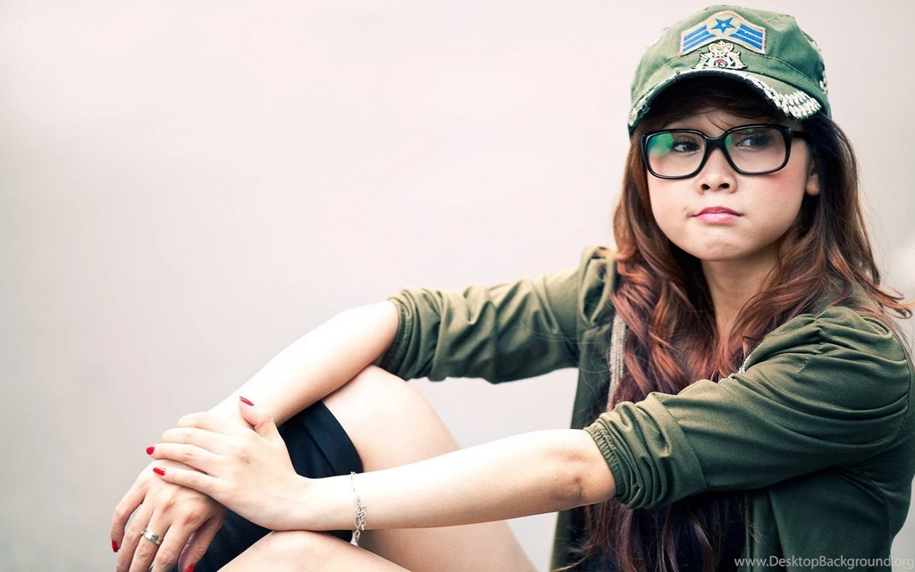 Girl Glasses HD Wallpapers