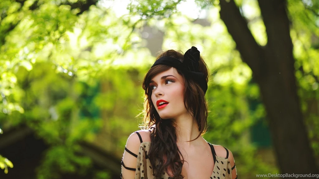 Lovely Girl Wallpapers