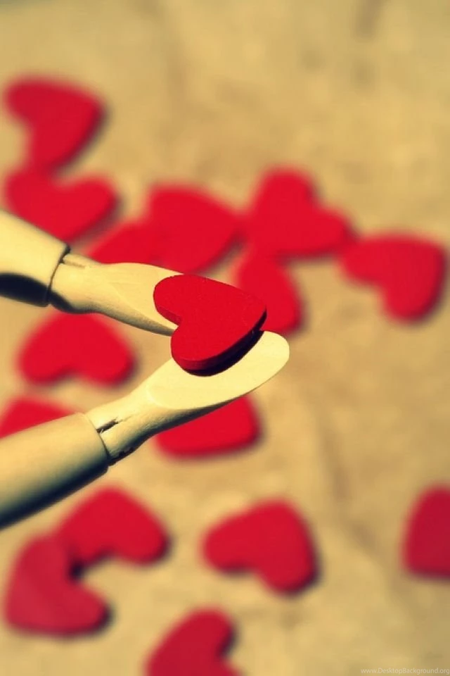Red Heart Shaped iPhone 4s Wallpapers Download