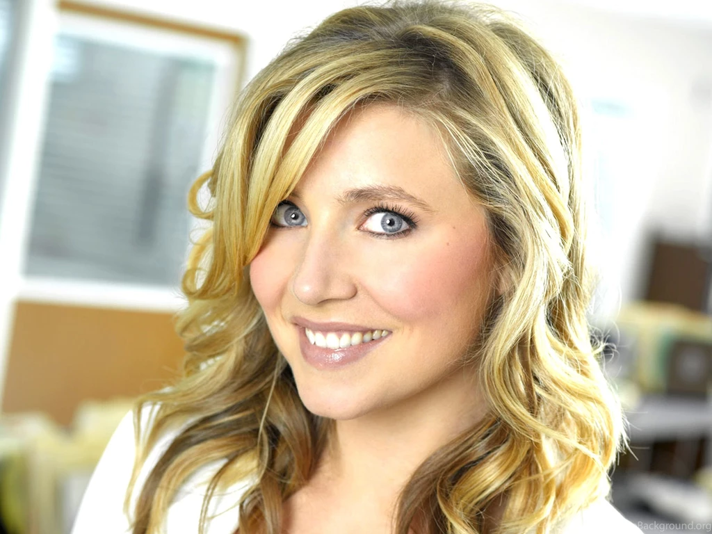 Sarah Chalke Wallpapers High Resolution And Quality Download