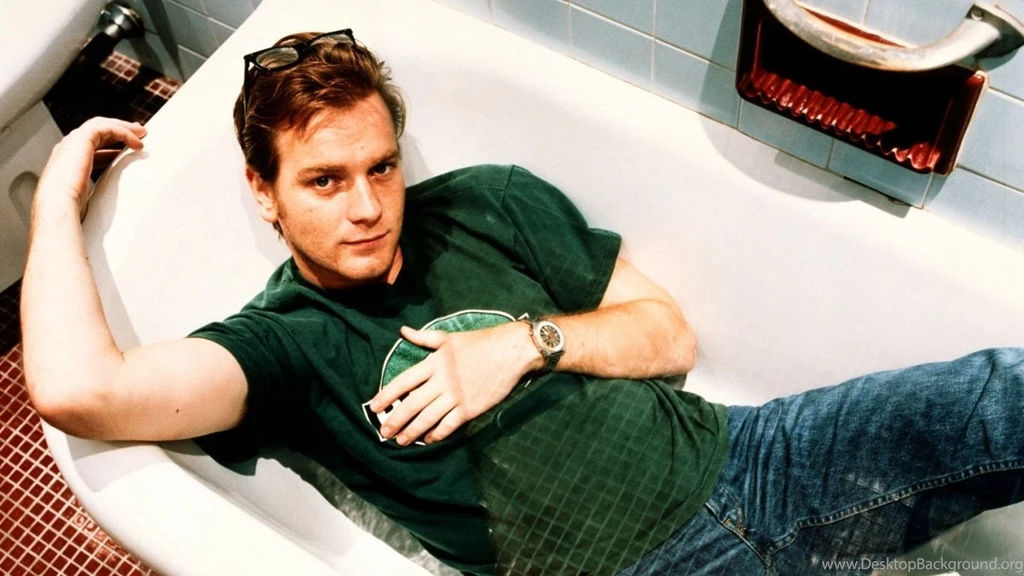 Download Wallpapers 1366x768 Ewan Mcgregor, Brunette, Bathroom ...
