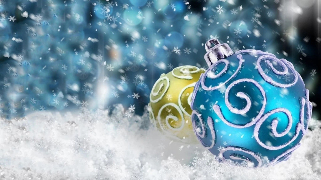 1366x768 Christmas Tree Bauble Wallpapers