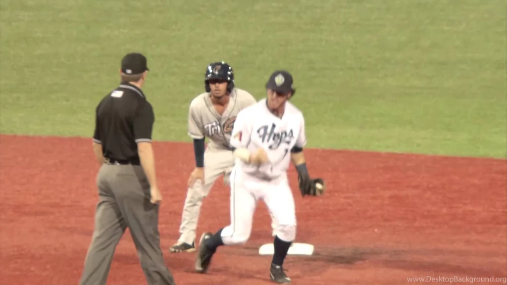 Dansby Swanson Makes Amazing Tag At Second   YouTube