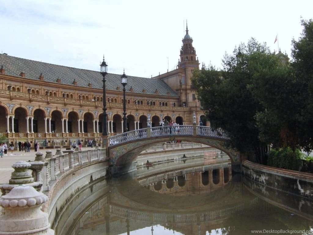 1024x768 Seville Spain Square Desktop PC And Mac Wallpapers