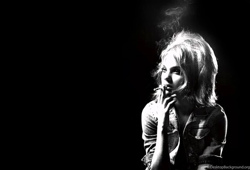 Blondes Girls Smoking Monochrome Wallpapers (