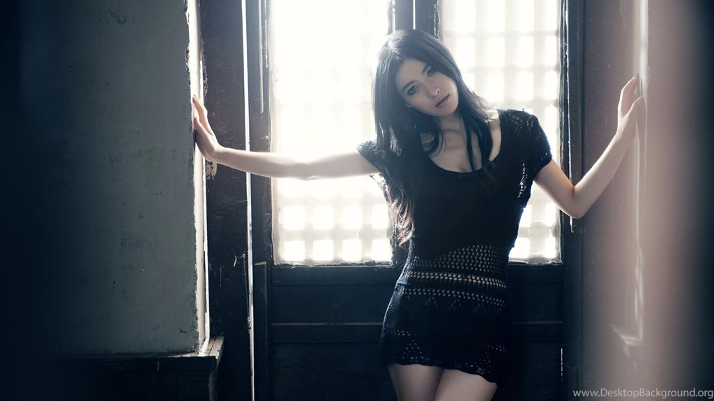 Asian Girl • Meh.ro