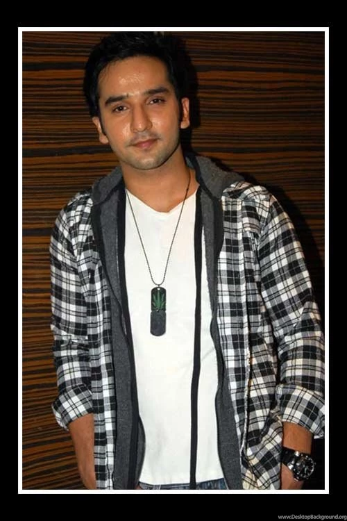 Puru Chibber Hot HD Photos And Wallpapers