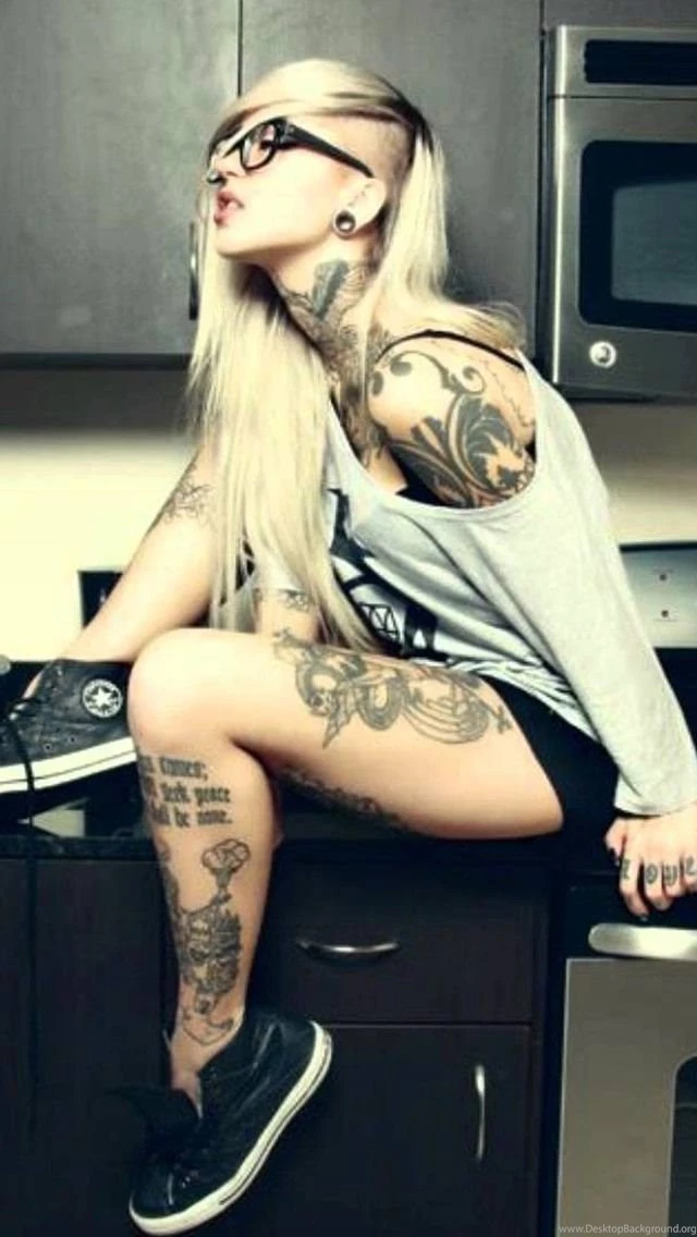 Blonde With Tattoos iPhone 5 Wallpapers (640x1136)