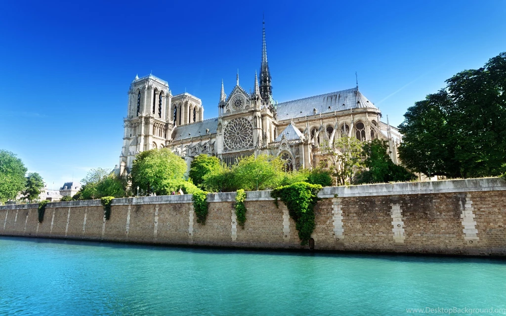 Notre Dame de Paris Wallpaper.jpg