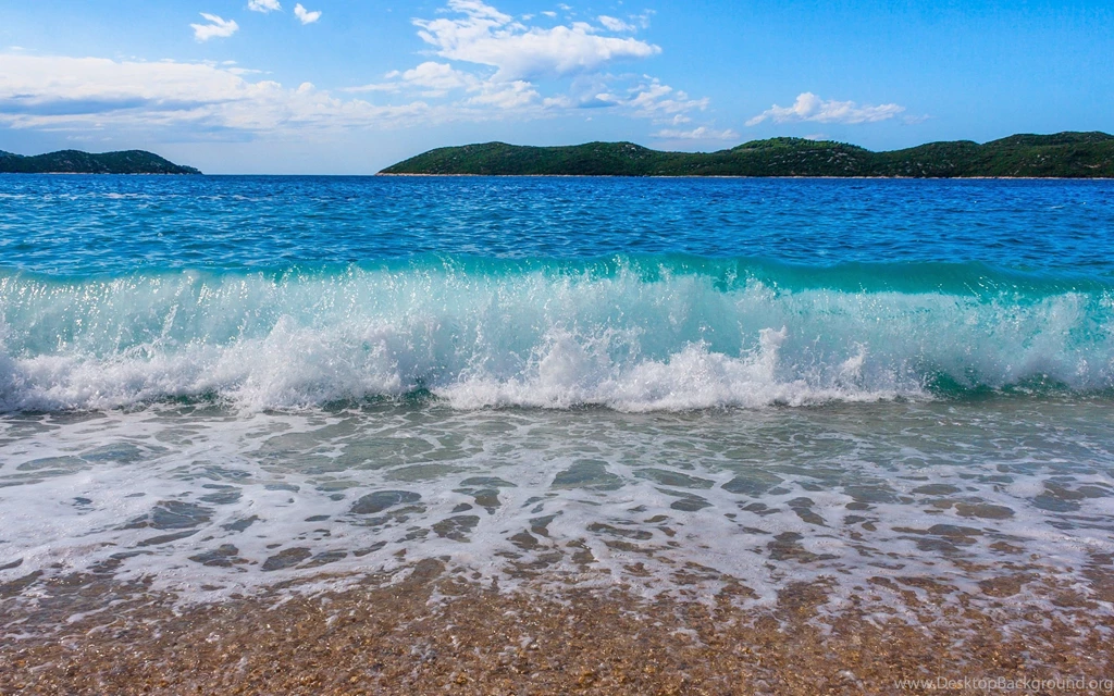 Sandy Beach And Ocean Waves Wallpapers :: HD Wallpapers