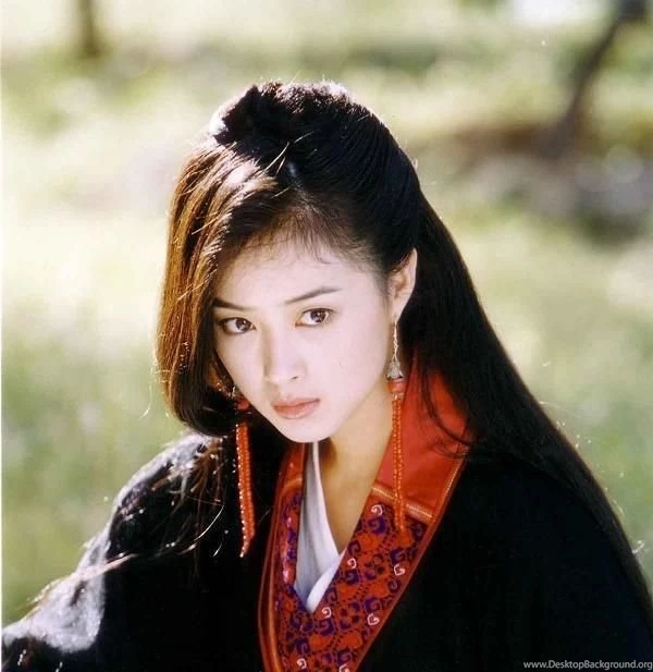 Traditional Asian Woman Wallpaper.