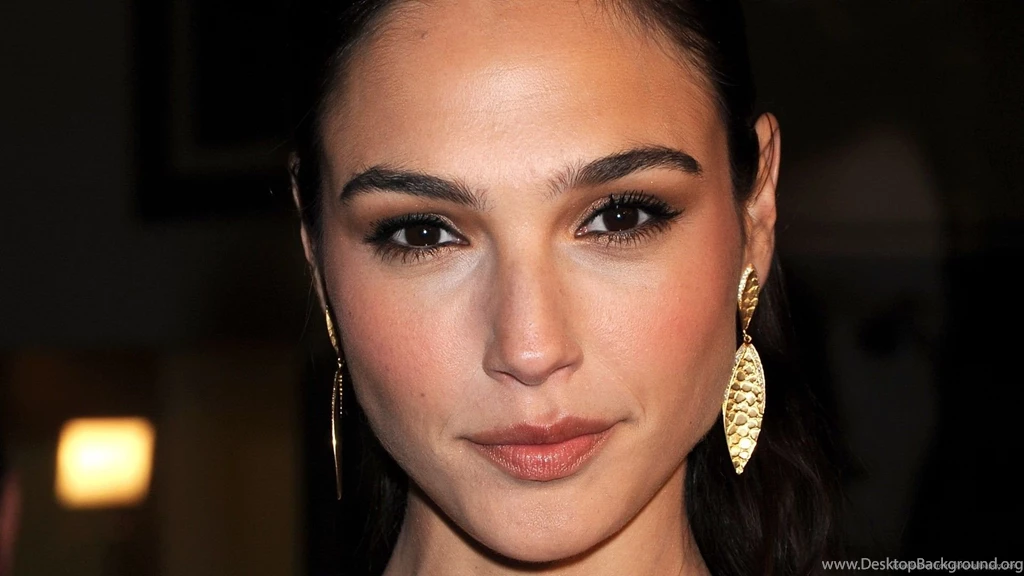 Download 1920x1080 Gal Gadot Gold Earrings Wallpapers