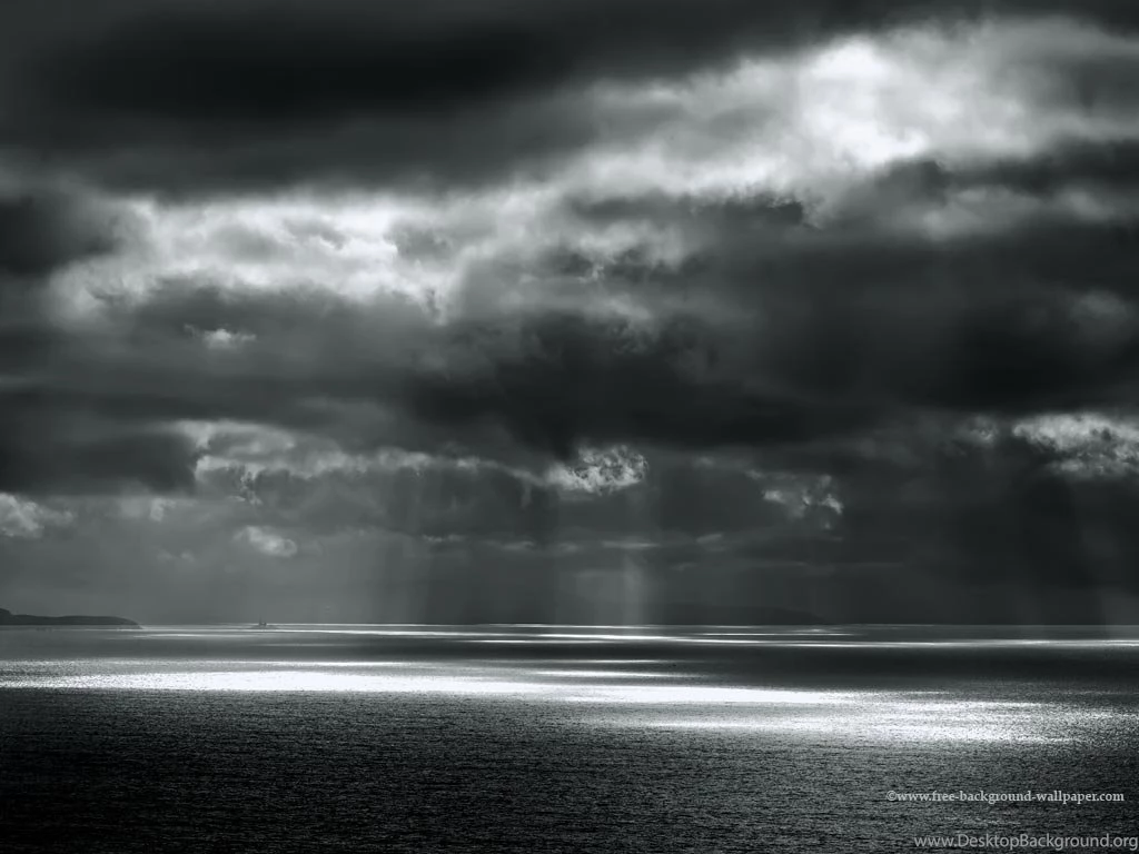 Beams Of Sunlight On Ocean Black & White Desktop Wallpapers ...
