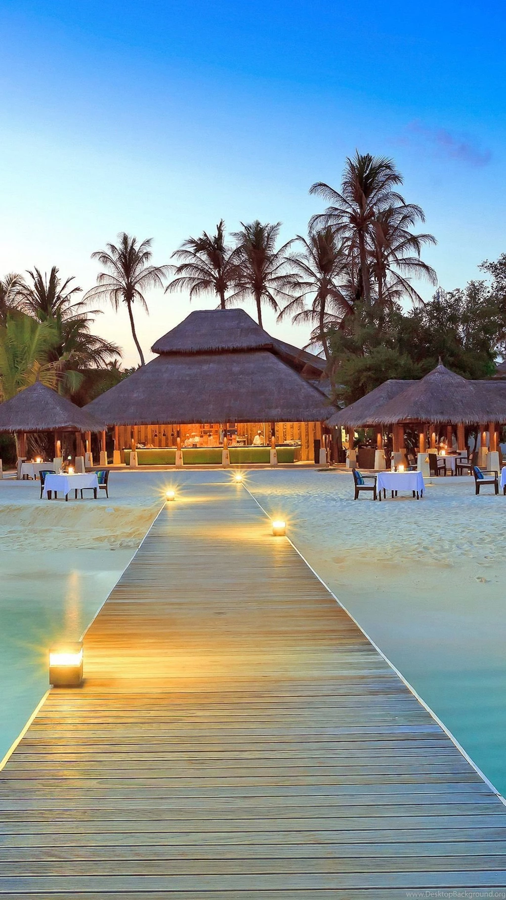 Maldive islands resort 1080x1920.jpg
