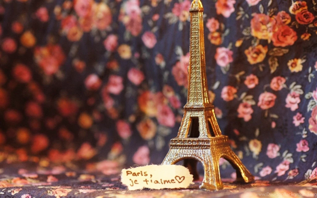 Eiffel Tower Statue.jpg