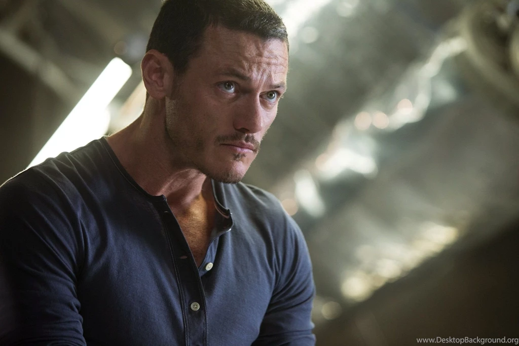 Luke Evans Wallpapers 0.jpg