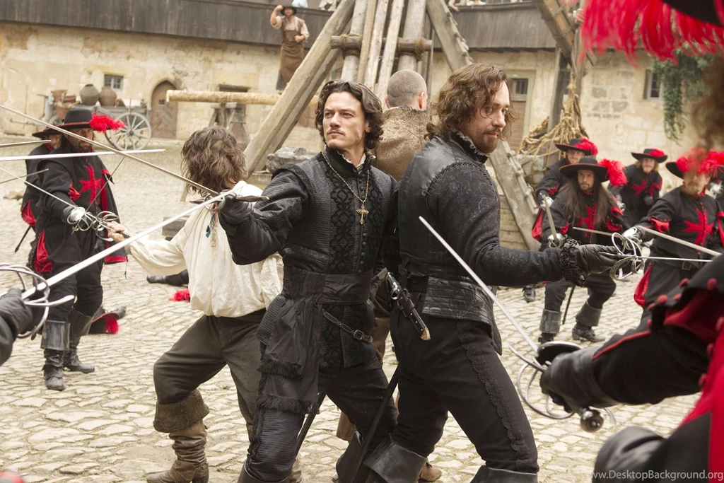 Luke Evans Wallpaper widescreen.jpg