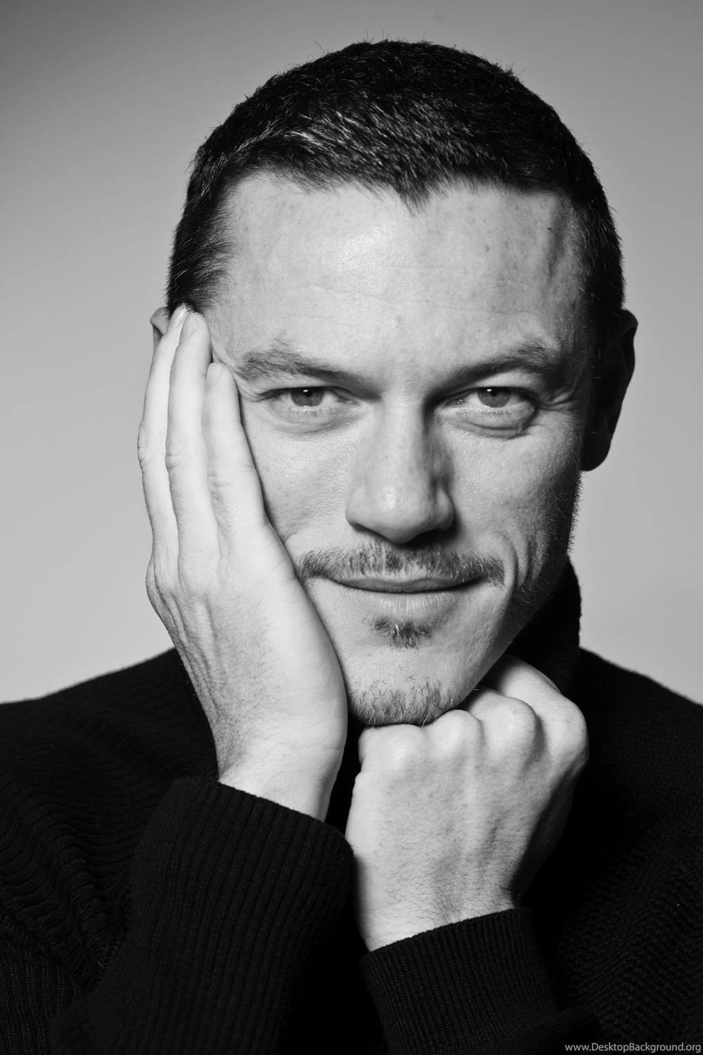 Luke Evans Photo, Pics, Wallpapers   Photo